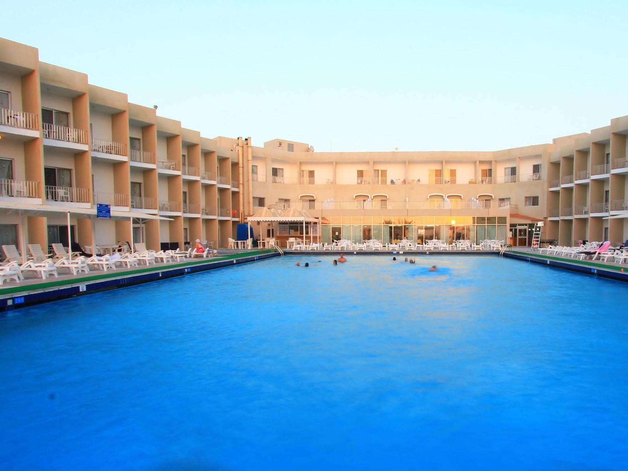 Отзывы об отеле BEACH HOTEL SHARJAH 3*